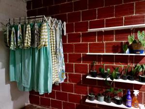 Casa Familiar 4 Habitaciones con Agua Caliente, WiFi y Patio - Acepta Mascotas