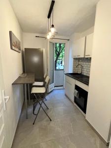 Appartements Le Velodrome - la suite avec Clim et parking : photos des chambres