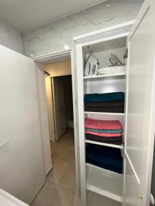 Appartements Le Velodrome - la suite avec Clim et parking : photos des chambres