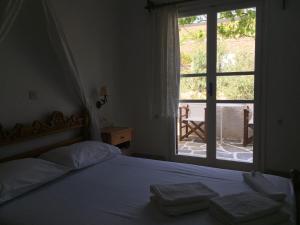 Aeolos Beach Hotel Folegandros Greece
