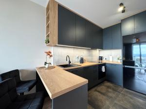 Premium Apartment - Graniczna SKY 16th floor - SELF CHECK-IN - Parking