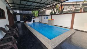 AURORA HIDEAWAY VILLA 4R4B 23PAX PRIVATE POOL, KTV, BBQ, MALAY ONLY, 5min to BEACH