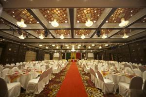 Ruean Phae Royal Park Hotel