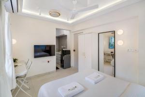 Lyon Cozy Studio with Secure CCTV Access