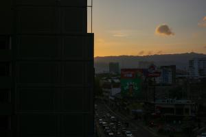 Cebu Central Charm Balcony City View - StoryStays