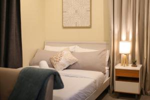 Cebu Central Charm Balcony City View - StoryStays