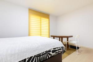 Inje Hachuri Undeokwi Hayanjib