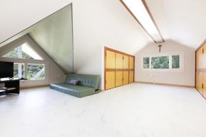 Inje Hachuri Undeokwi Hayanjib