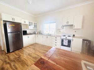 3-Bedroom Blue Mountains Hideaway in Central Katoomba