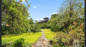 3-Bedroom Blue Mountains Hideaway in Central Katoomba