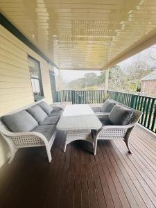3-Bedroom Blue Mountains Hideaway in Central Katoomba