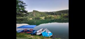 Kamp kućica trokrevetna