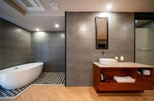 Gwangalli Brown Dot Gwangalli Beach, Busan