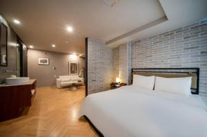 Gwangalli Brown Dot Gwangalli Beach, Busan