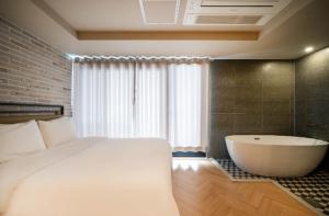 Gwangalli Brown Dot Gwangalli Beach, Busan