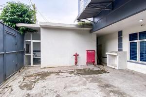 RedDoorz Hostel at FInest Medan