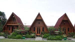 Lopo Hotel & Resort Samosir