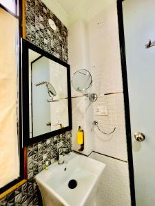 Collection i Hotel Nr Yashobhoomi