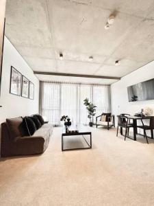 Black Diamond by ParberyProperty