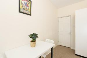 Comfort & Convenience in Bath!