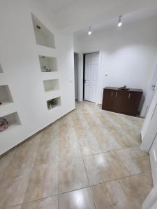 Lakeside View Apartment