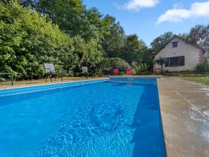 Maisons de vacances Maison Charmante avec Piscine et Jardin partage : photos des chambres