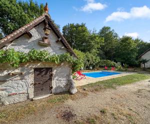 Maisons de vacances Maison Charmante avec Piscine et Jardin partage : photos des chambres