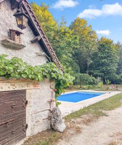 Maisons de vacances Maison Charmante avec Piscine et Jardin partage : photos des chambres