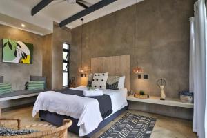 Maroela Skadu in Marloth Park