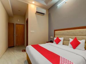 Super Hotel O B.S Celebration