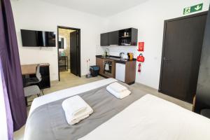 Comfortable Studio in Great Location - by HostMT