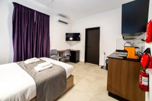 Comfortable Studio in Great Location - by HostMT