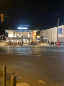 Appartement deux chambre confortable près de la Gare - Restau - cafes - Plage