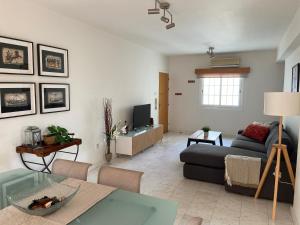 Sunny 2 bedroom flat in Engomi