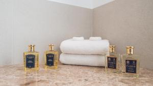 VACATION MARBELLA I The Sunrise Golden Mile Flat, Next to Convention Center, Recently Refurbished, Prime Location, 300m to the BEACH