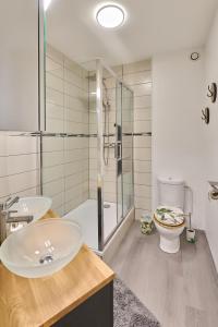 Appartements Appartement spacieux et parking : photos des chambres