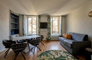 Appartements Appartement spacieux et parking : photos des chambres