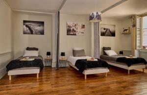 Appartements Appartement spacieux et parking : photos des chambres