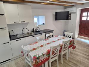 Blue Pool House Rakalj