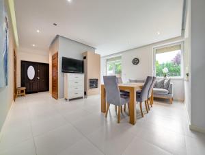 Trawowa Spacious House by BookingHost