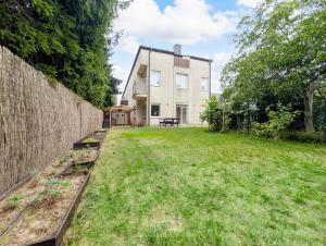 Trawowa Spacious House by BookingHost