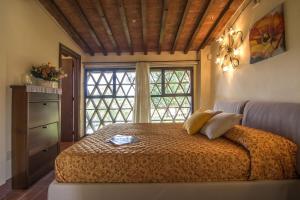 Tuscan villa with private pool garden view hot tub and total chill