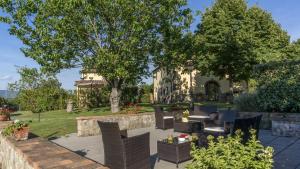 Tuscan villa with private pool garden view hot tub and total chill