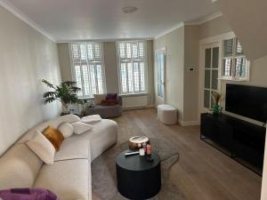 Beautiful entire house in the center