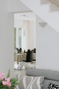 Villa Oleander by Domus Mirus - Rooftop Cinema & Pool & 6min Walk to Beach