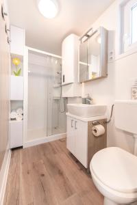 Floating Seahouse Ocean Beauty