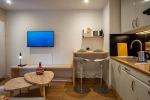 Appartements Grand studio avec terrasse : photos des chambres