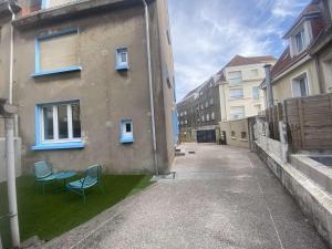 Appartements Chambre privee a 50 m de la plage salle de bain et cuisine commune : photos des chambres