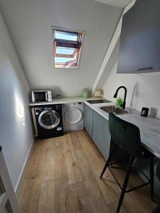 Appartements Chambre privee a 50 m de la plage salle de bain et cuisine commune : photos des chambres