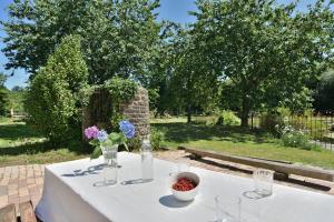 Maisons de vacances La Bloutiere - Avec grand jardin : photos des chambres